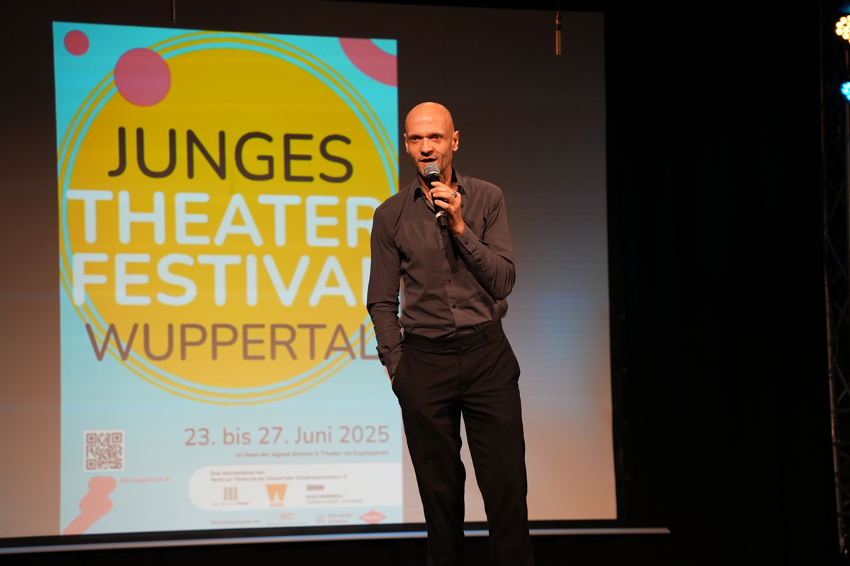 Eröffnung Eröffnung durch Schirmherr und Schauspielintendant Thomas Braus