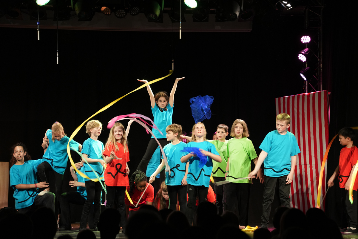 ZIRKUSKLÄNGE | OpernClub-Kids und OpernClub-Jugend der Oper Wuppertal | 2025 ZIRKUSKLÄNGE | OpernClub-Kids und OpernClub-Jugend der Oper Wuppertal | 2025